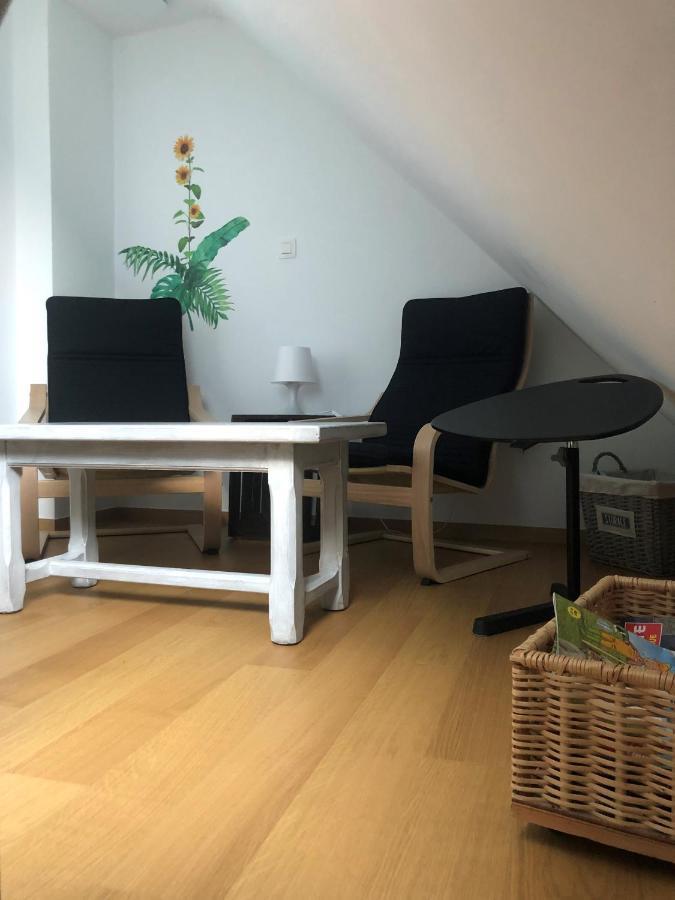 Gite Familial Ferme Des Aujes Falaen Onhaye Exterior foto